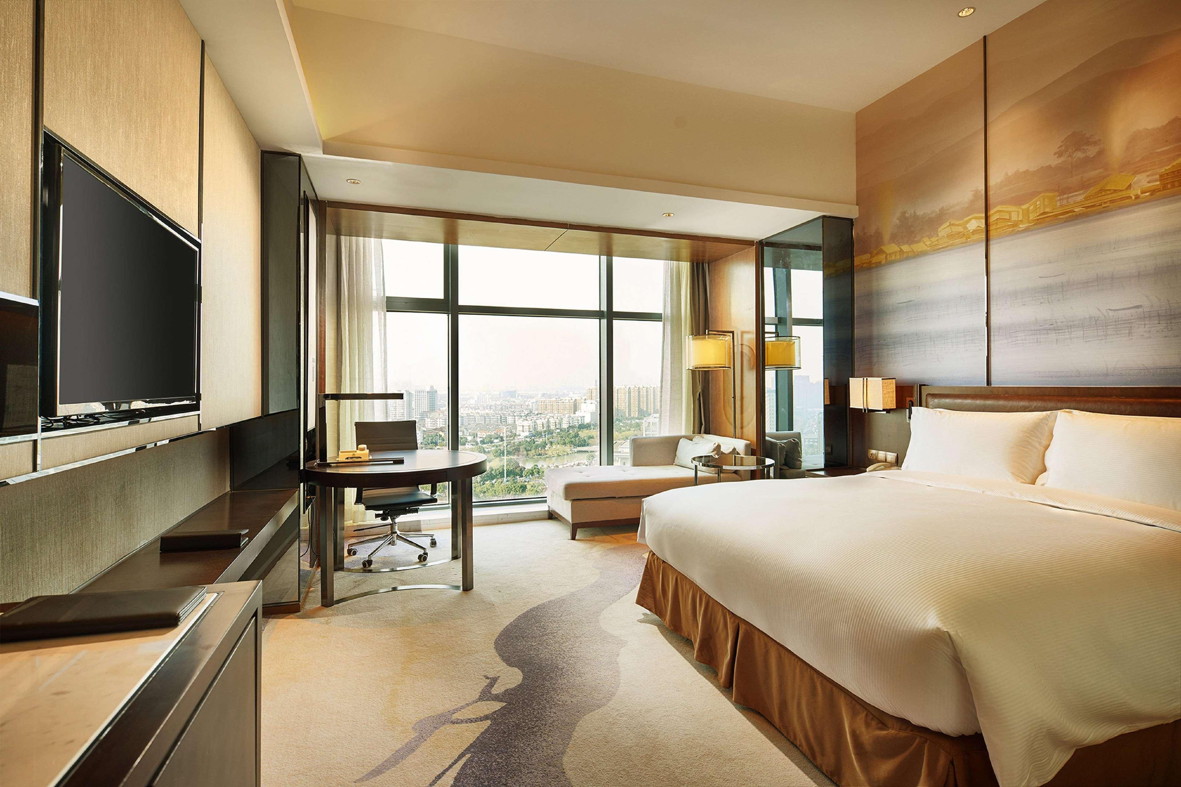 Doubletree By Hilton Ningbo Beilun Hotel Exterior foto